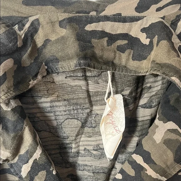 Camouflage Button-Up Women's Coat - Picture 3 of 5